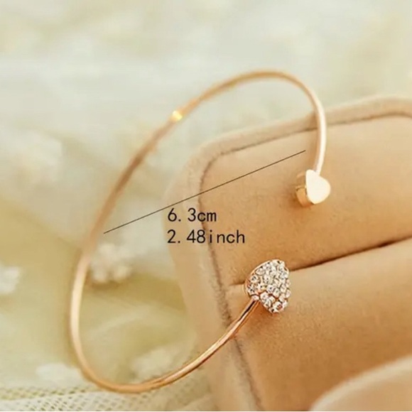 New Bracelet Elegant Vintage Love Heart Bangle - Picture 4 of 5